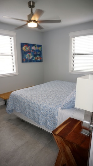 1 slaapkamer, een strijkplank/strijkijzer, gratis wifi, beddengoed