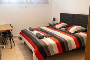 2 camere, una scrivania, ferro/asse da stiro, Wi-Fi gratuito