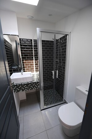 Shower, hair dryer, towels, soap - ★ DUPLEX ★ DESIGN ★ PARKING (optional) ★ SWEETHOMEBORDEAUX (Bordeaux)
