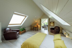 4 bedrooms, desk, iron/ironing board, free WiFi