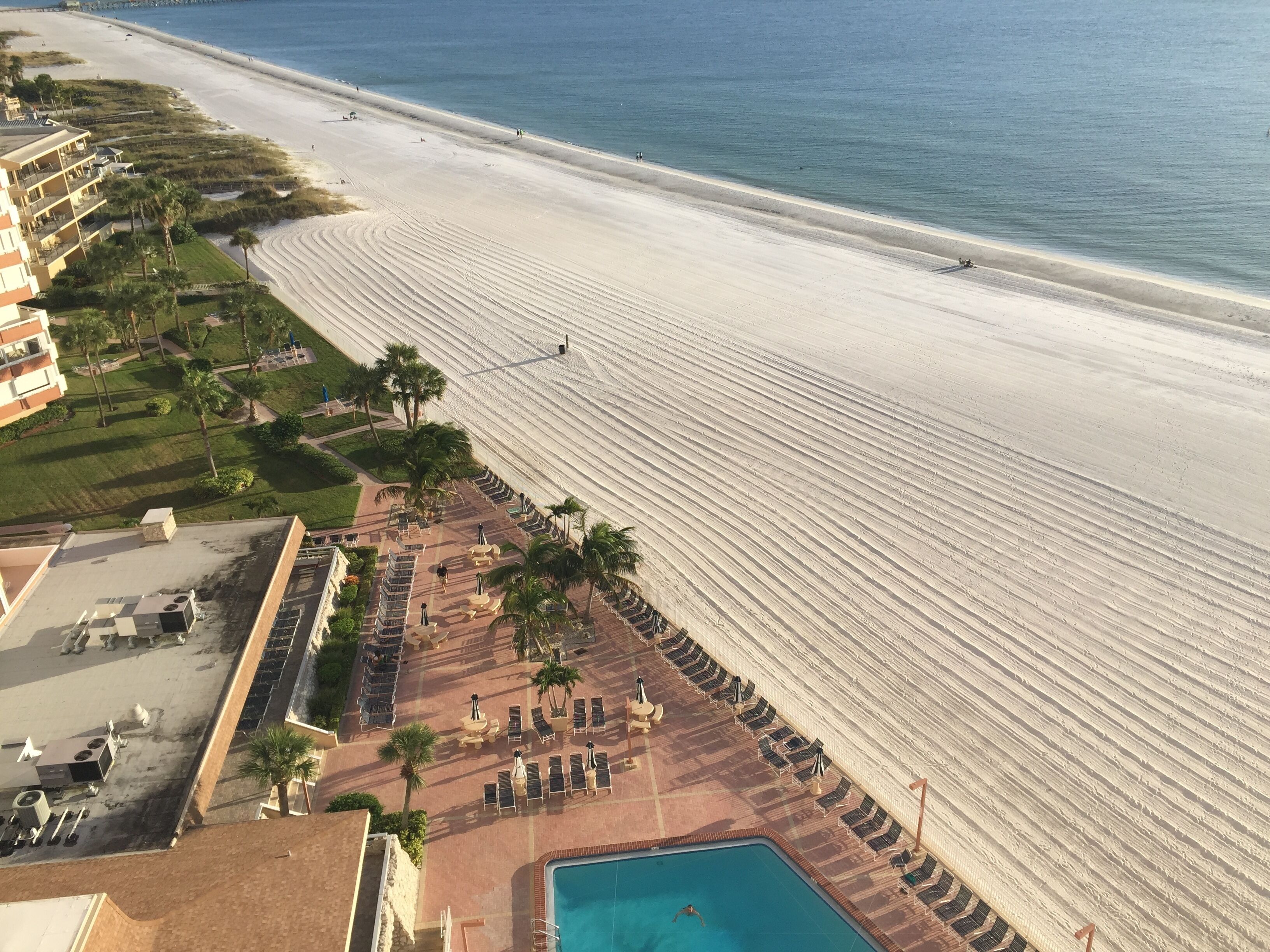 Beautiful 2/BD 2/BA Right on the Beach!