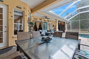 Dining - Paradise found! Private heated pool spa . 3700 sq ft of luxury on 2+ acres!  (Weeki Wachee)