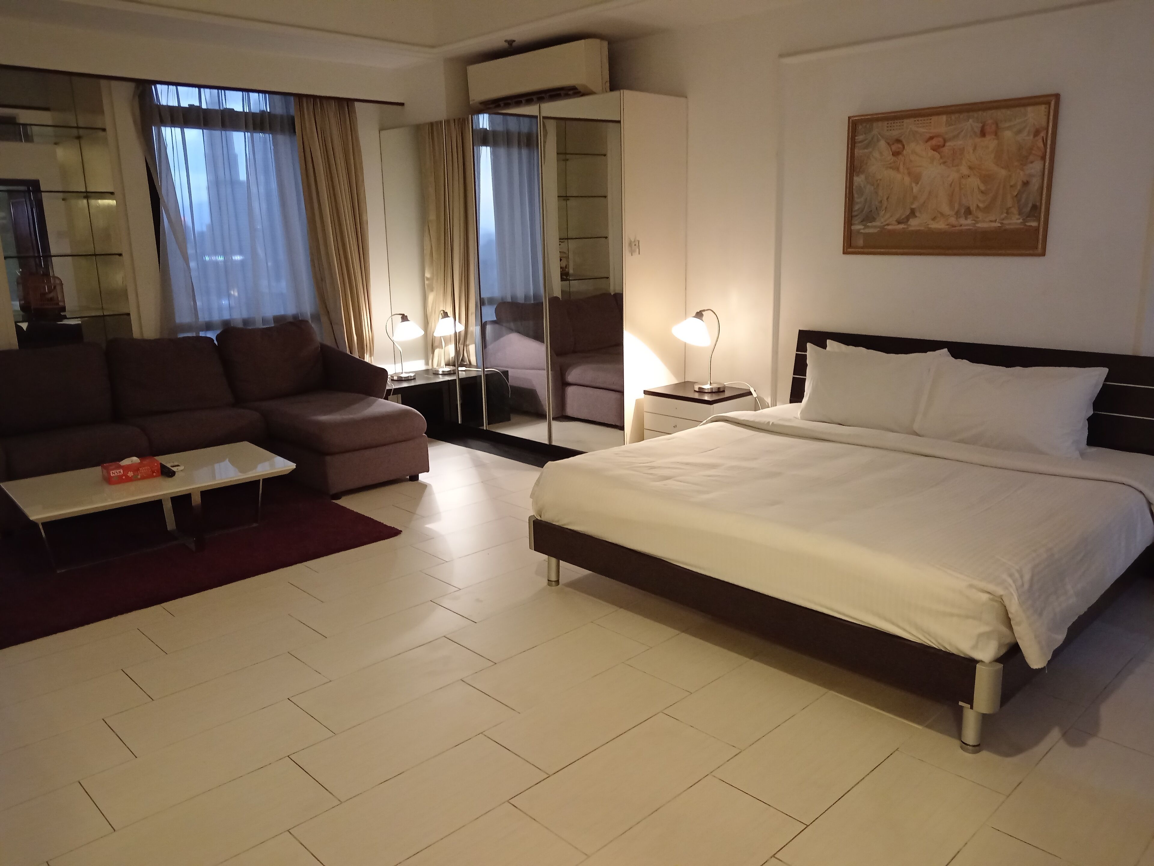 Studio | Individuell dekoriert, schallisolierte Zimmer, Bügeleisen/Bügelbrett