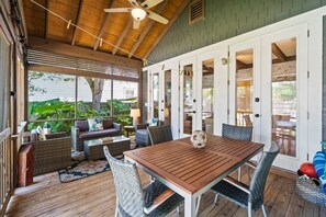 Outdoor dining - Cutest Cottage in Crystal Beach! Private Pool, Tesla/EV Charger, Close to Beach (Destin)