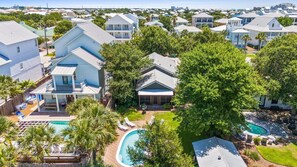 Exterior - Cutest Cottage in Crystal Beach! Private Pool, Tesla/EV Charger, Close to Beach (Destin)