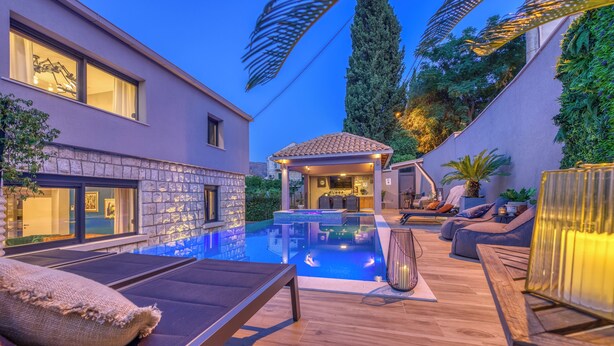 A modern house with a swimming pool, outdoor seating, and a patio area. - Villa Vikor with large private swimming pool and jacuzzi..... (Dubrovnik)