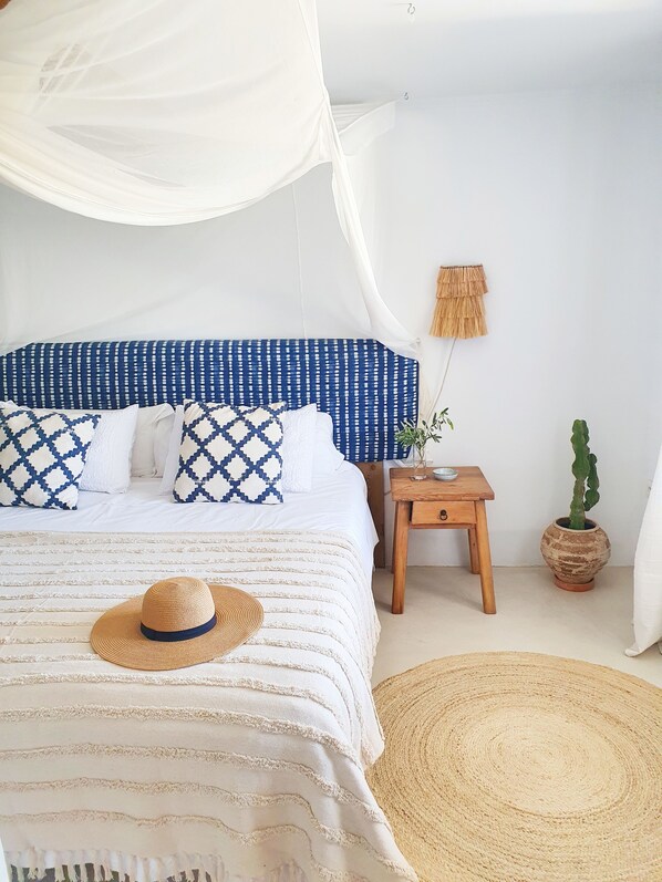 5 bedrooms, in-room safe, desk, iron/ironing board