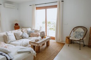 Smart TV, fireplace, table tennis, books