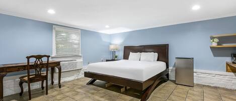 Iron/ironing board, bed sheets