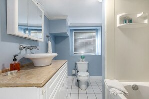 Hair dryer, towels - Cozy Canal Studio • Near Everything! (New Orleans)