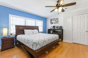Iron/ironing board, bed sheets