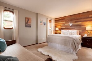 Bedroom 2: King bed