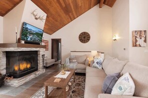 TV, fireplace, Netflix, DVD player