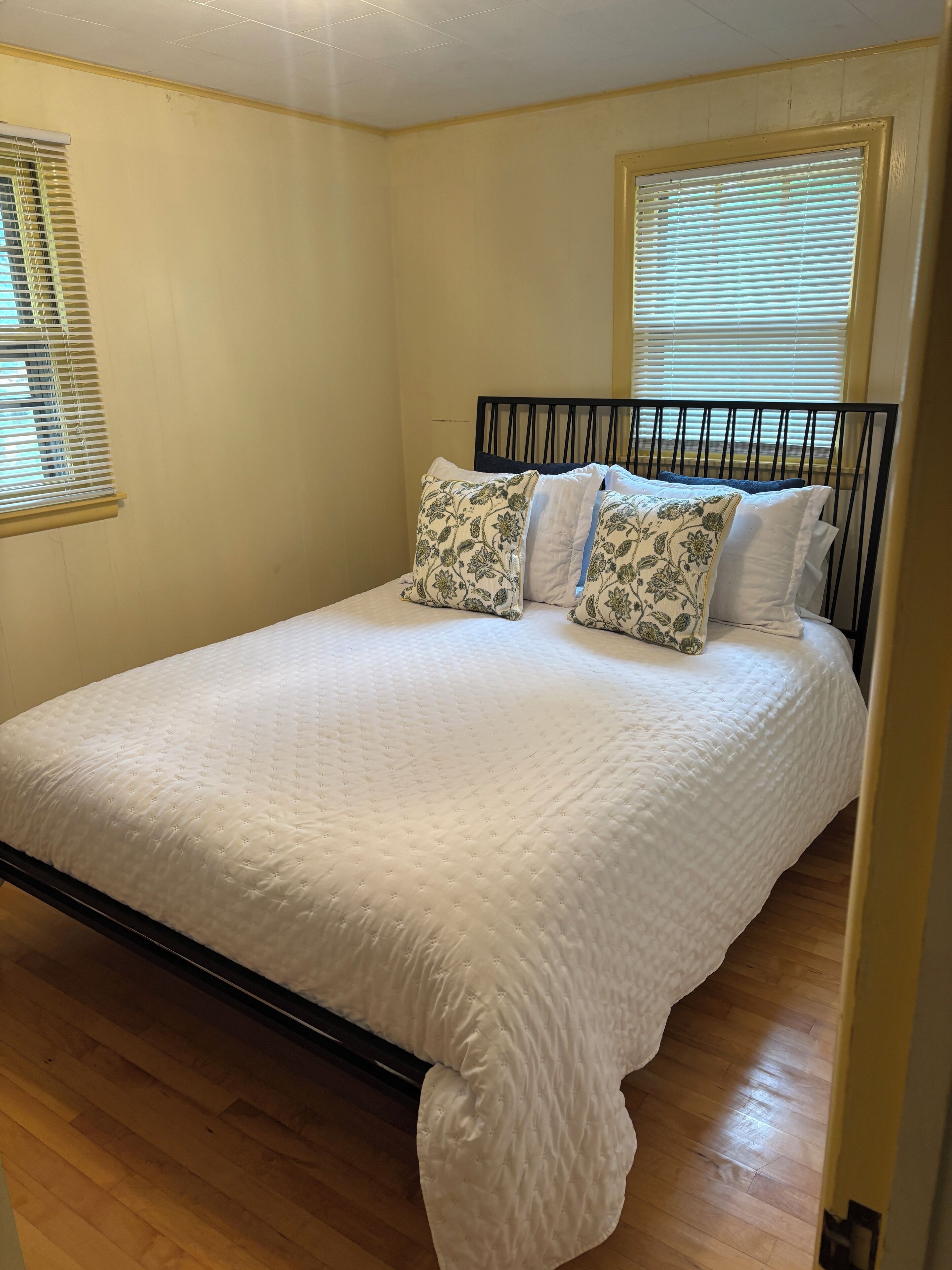 2 chambres, lit parapluie, Wi-Fi, draps fournis