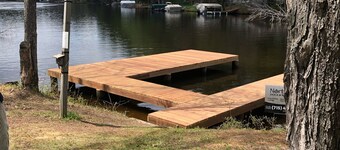 Beautiful Chain Frontage Cottage Close To Downtown Eagle River.