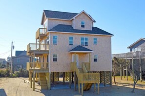 Exterior - Beach Retreat- Short Walk to Beach- Community Pool & Spa (Buxton)