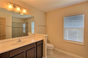 Combined shower/tub, hair dryer, towels, toilet paper - Beach Retreat- Short Walk to Beach- Community Pool & Spa (Buxton)