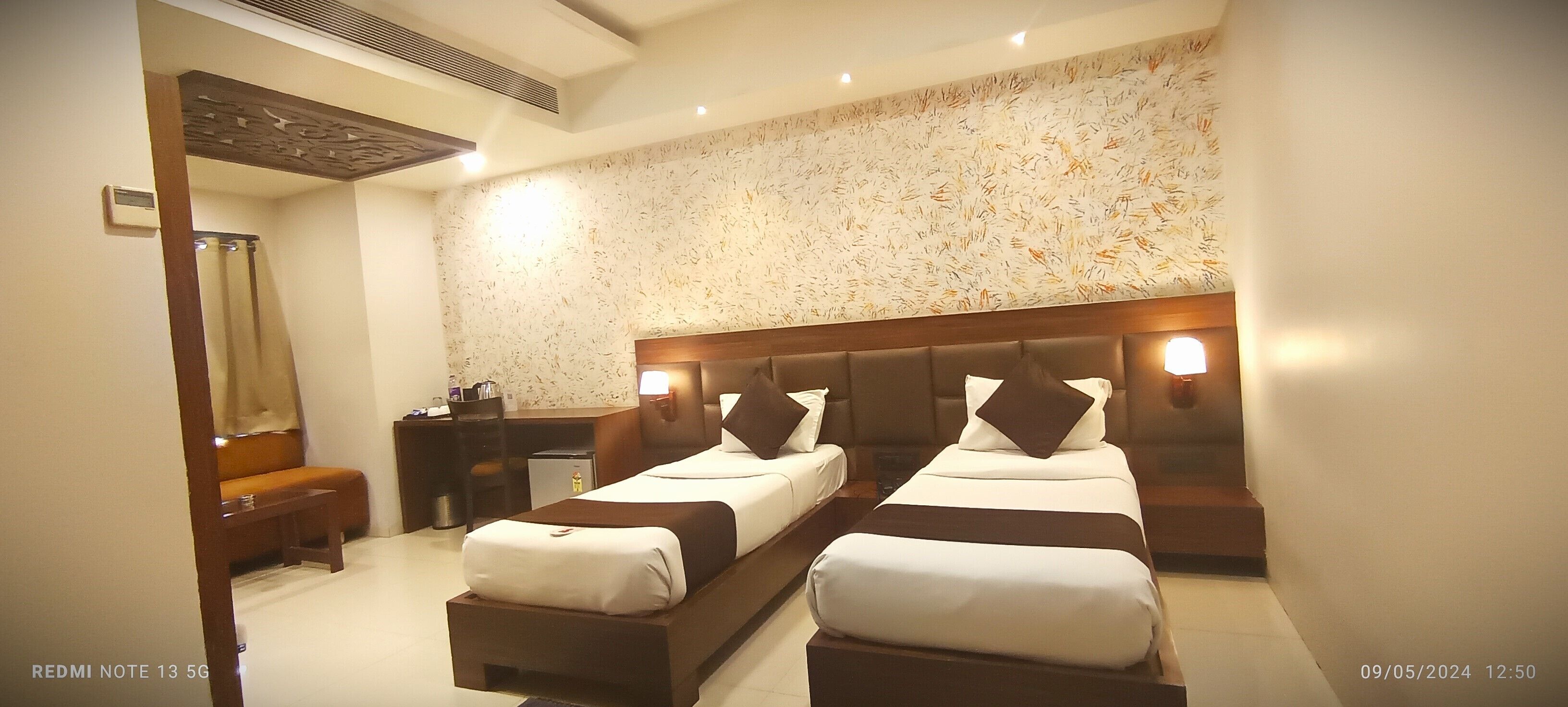 豪華客房, 1 張標準雙人床, 空調 | 書桌、筆電工作空間、遮光布/窗簾、熨斗/熨衣板