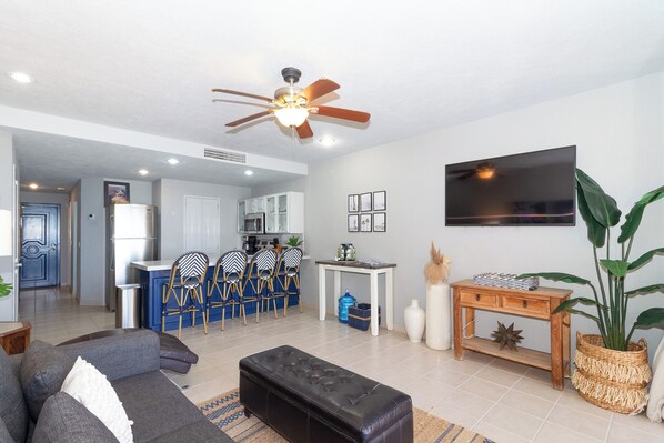 TV - Sonoran Spa N307 - 1 BR Next to the Pool, High Speed Wi-Fi - Beachfront Upper Floor Luxury Condo (Puerto Peñasco)