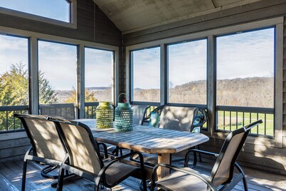 3 Bedroom, 3 1/2 bath house in The Galena Territory.