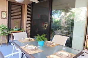 屋外ダイニングエリア