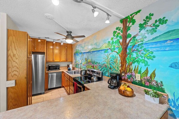 Fridge, microwave, oven, stovetop