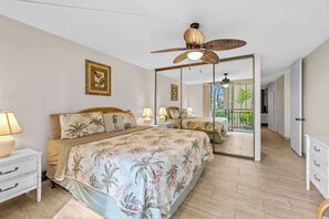 2 bedrooms, desk, iron/ironing board, WiFi - Summer Discounts! Kona Condo- Walk to Beaches, Shopping, Restaurants (Kailua-Kona)