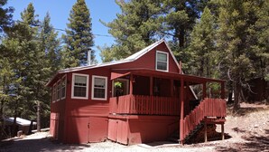 A red cabin with a porch, windows, and a chimney. - Rustic luxury away from it all (Cloudcroft)
