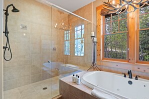 Ensemble baignoire-douche, baignoire à remous, séchoir à cheveux