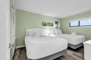 1 bedroom, iron/ironing board, free internet, bed sheets - Oceanview condo Steps to the beach (Myrtle Beach)