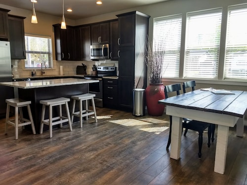 3 BR Town House in South Sandpoint with 2 Car Garage