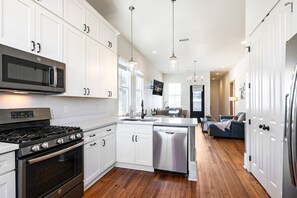 Fridge, microwave, stovetop, dishwasher