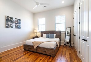3 bedrooms, iron/ironing board, bed sheets