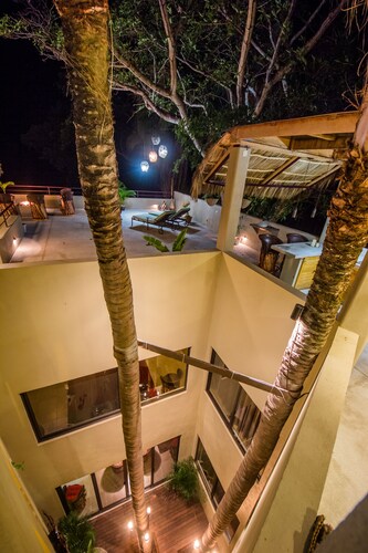 Stunning Ocean Views, Heated Infinity Pool, Sky Deck, Air Cond., Litibu Beach