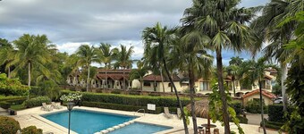 Flamingo Beach Villa - eine der wenigen renovierten Einheiten - zu Fuß zum Strand - Fahrräder inklusive