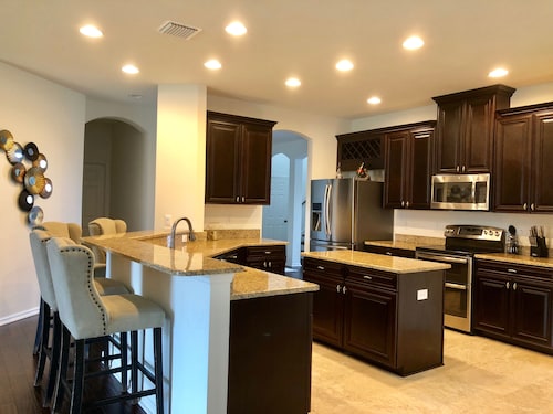 Spacious Modern Retreat for Family Fun Near Tampa!