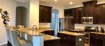 Spacious Modern Retreat for Family Fun Near Tampa!