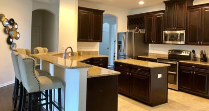 Spacious Modern Retreat for Family Fun Near Tampa!