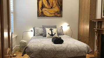 4 bedrooms, in-room safe, desk, iron/ironing board