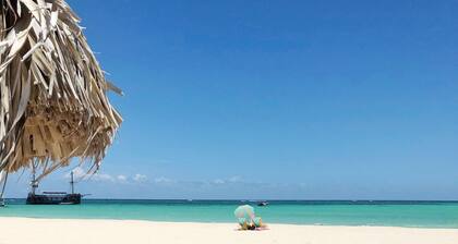 Los Corales Beach Villa · Community Pool · Steps to the Beach · Bávaro