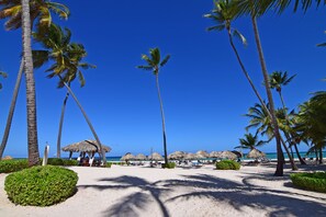 Liegestühle, Strandtücher