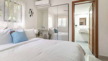 2 bedrooms, in-room safe, desk, iron/ironing board
