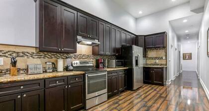 Spacious 3BR Condo Close to French Quarter