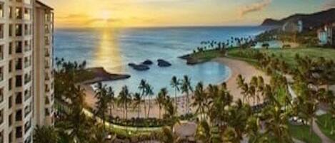 Beach nearby, sun loungers, beach towels