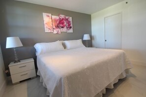 1 habitación, tabla de planchar con plancha, cuna de viaje y internet 