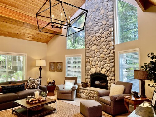 Elk Meadow Chalet - Premier Mountain Home - Mt Rainier & Crystal Mountain