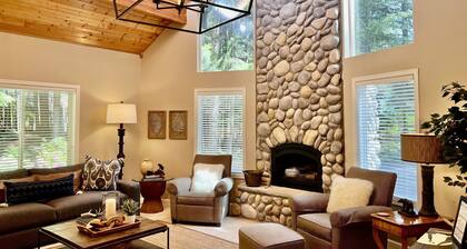 Elk Meadow Chalet - Premier Mountain Home - Mt Rainier & Crystal Mountain