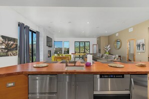 Interior - Wine Country Pinot Hills Estate On 8 acres (Temecula)