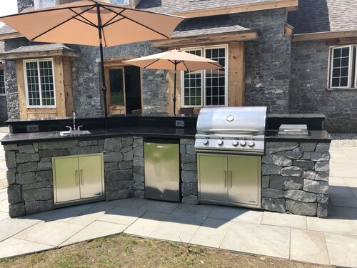 Greystone Manor - An isolated 30 Acres in Stowe,  with Hot Tub!!!