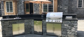 Greystone Manor - An isolated 30 Acres in Stowe,  with Hot Tub!!!